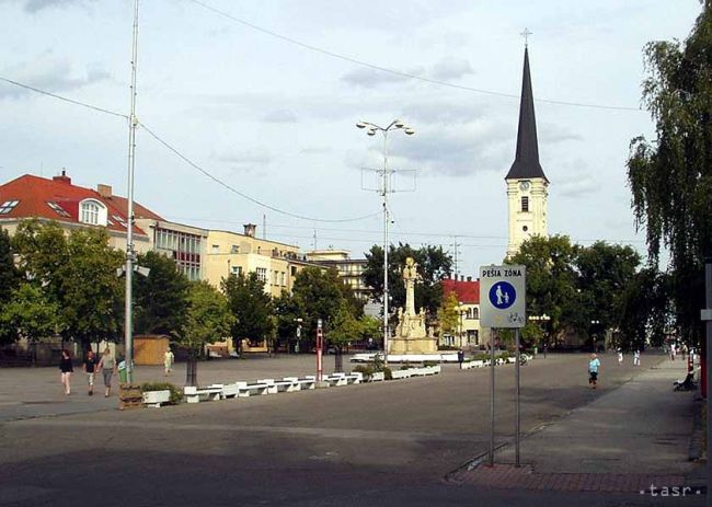 Nové Zámky využívajú starý asfalt na výrobu nových povrchov chodníkov