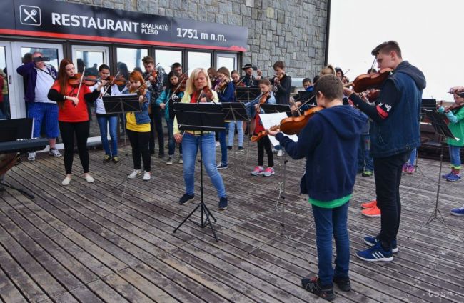 VIDEO: Medzinárodný husľový orchester rozozvučal Skalnaté pleso