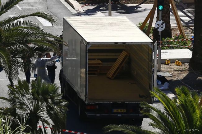 Úrady dali do väzby päť ľudí blízkych útočníkovi z Nice