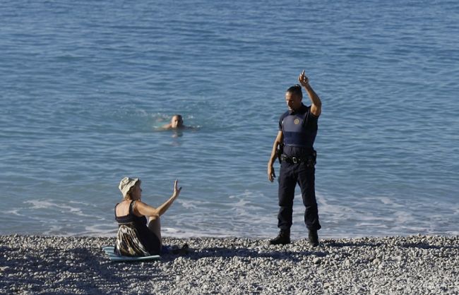 Úrady žiadali pred oslavami v Nice viac policajtov, neúspešne