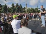 Opozícia pokračuje v protestoch za odchod Kaliňáka, láka na Nedvěda