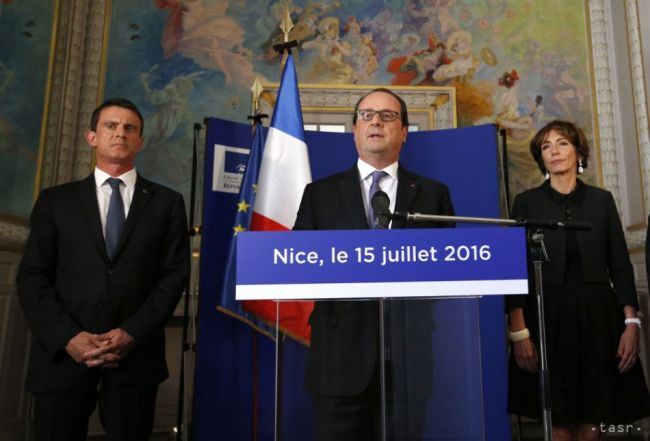 Francúzsky prezident Hollande zrušil návštevu Slovenska