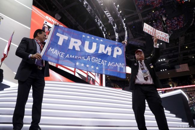 Republikáni otvorili svoj nominačný zjazd, majú potvrdiť D.Trumpa