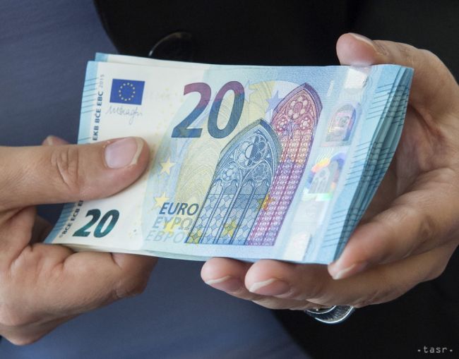 Dôchodkyňu pripravil podvodník vydávajúci sa za jej vnuka o 700 eur