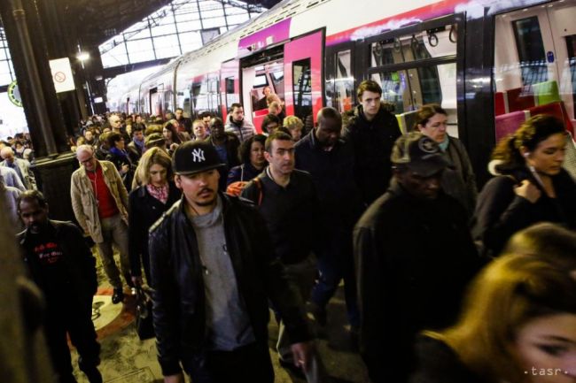 Železničnú dopravu v Paríži narušil požiar založený zrejme úmyselne