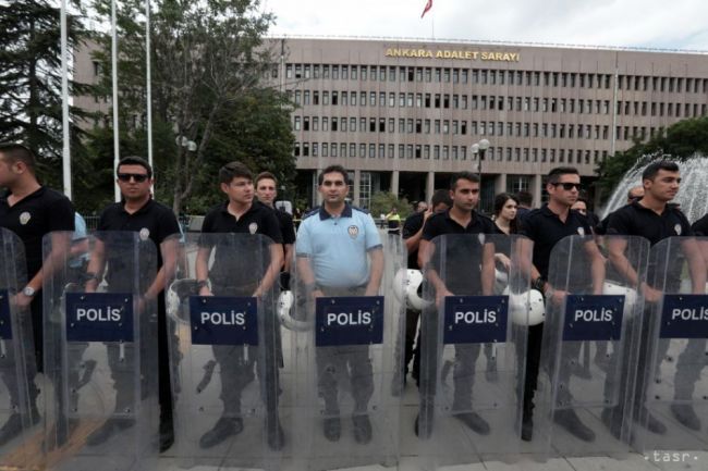 AI: Turecko by malo pri vyšetrovaní puču viac rešpektovať ľudské práva