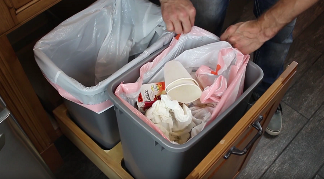 Video: Skvelý zlepšovák pre odpadkové koše