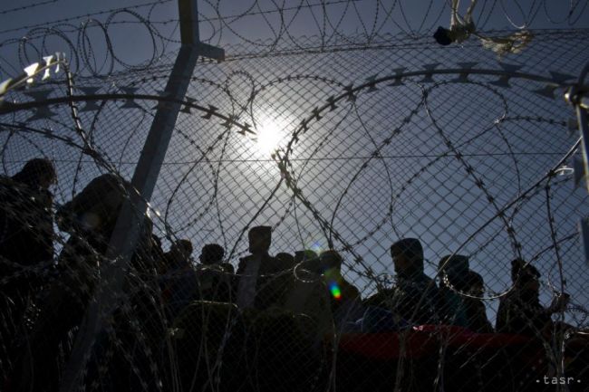 Rakúsko má pripravený 100-kilometrový plot na maďarských hraniciach