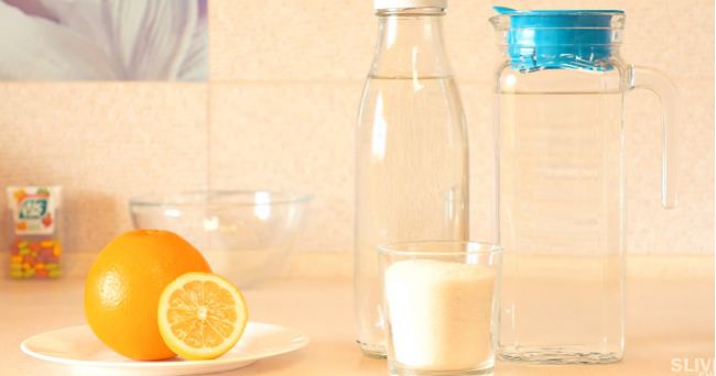 Video: Vyrobte dva litre džúsu z jedného pomaranča