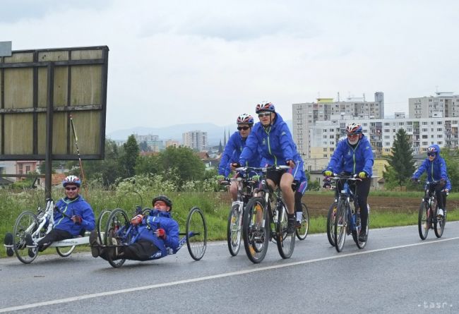 Cyklisti si uctia padlých trnavskej posádky v SNP