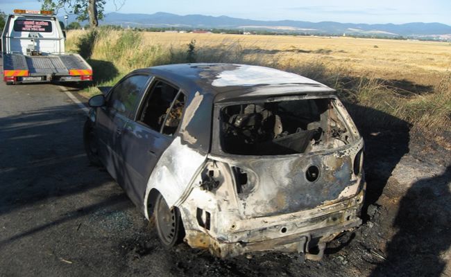 FOTO: Hasiči zasahovali pri požiari auta
