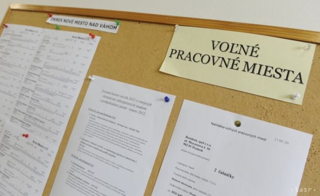 USA: Žiadosti o podporu v nezamestnanosti klesli na 3-mesačné minimum