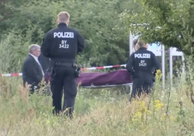 Nemecko: Muž zranený pri útoku vo vlaku je stále v ohrození života