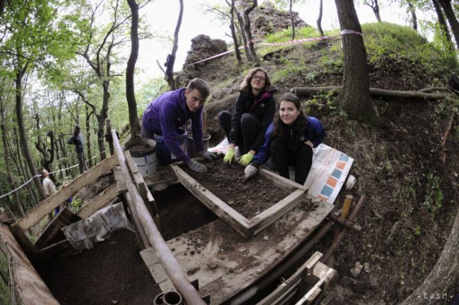 Dobrovoľníci na Soľnohrade objavili archeologicky zaujímavý nález