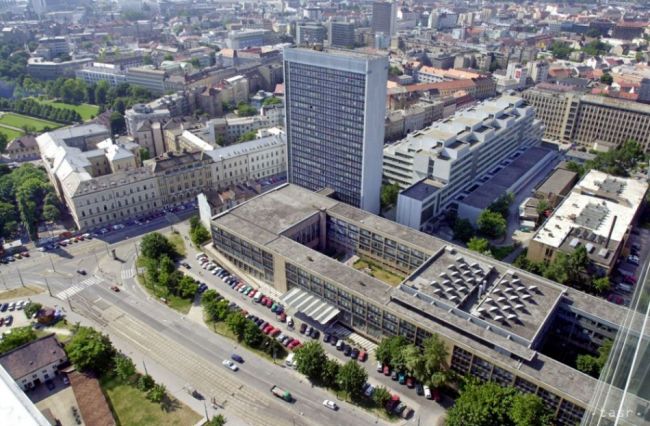VIDEO: Absolventi Detskej dopravnej univerzity si prevzali diplomy