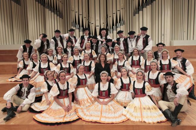 FOLKLÓR: Lúčnica symbolizuje jedinečnú kultúru slovenského národa
