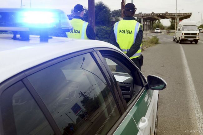 Mladík bez vodičského preukazu unikal na motorke pred hliadkou