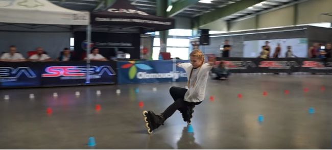 Video: Neskutočný výkon na korčuliach