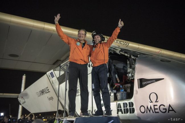 Lietadlo Solar Impulse 2 úspešne zavŕšilo cestu okolo sveta