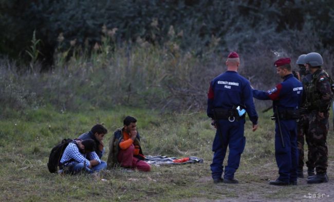 Počet migrantov pri maďarských hraniciach neustále klesá