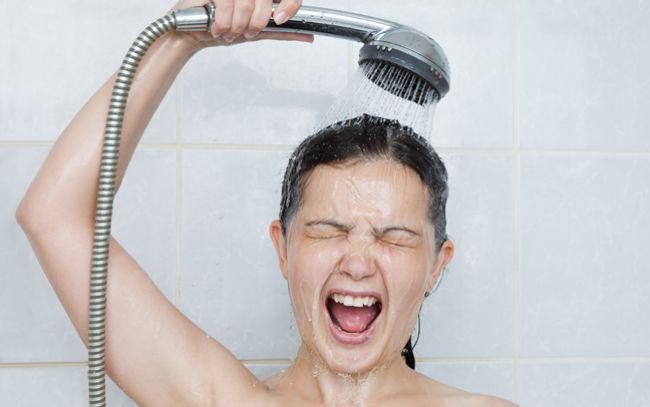 Zimny ​​prysznic: czy jest lepszy dla naszego zdrowia?