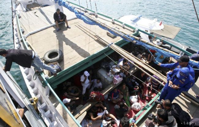 V Slovinsku zadržali tureckých námorníkov, ktorí pašovali utečencov