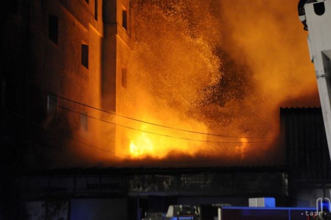 Polícia vyšetruje požiar hospodárskej budovy v Žehre