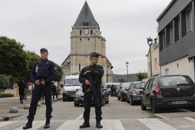 Mladíka zadržaného po útoku v kostole v Normandii prepustili z väzby