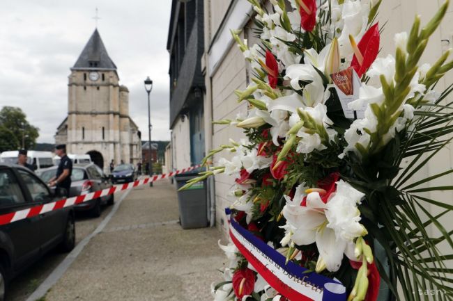 Francúzske úrady sa po zabití kňaza obávajú náboženského napätia
