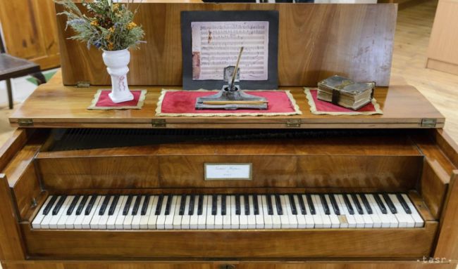 Skladateľ R. Schumann sa nestal klavírnym virtuózom pre zranenie prsta