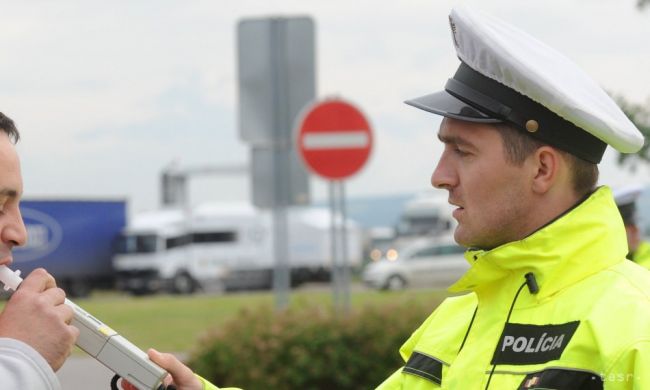 Policajti apelujú na vodičov, aby nešoférovali pod vplyvom alkoholu