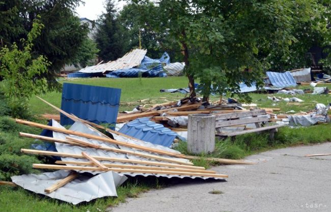 Občania nahlasujú škody značného rozsahu spôsobené búrkami