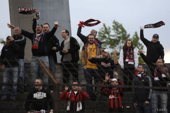 Viedenských policajtov poriadne zamestnali trnavskí fanúšikovia