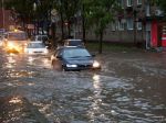 V Maďarsku zanechali búrky zaplavené pivnice a problémy v doprave