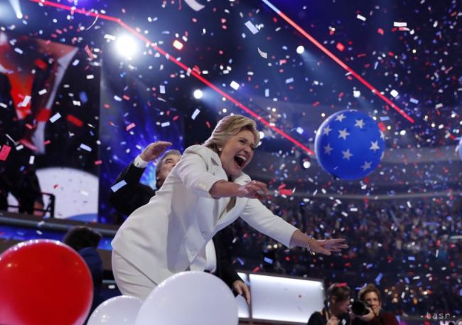 Clintonová oficiálne prijala nomináciu demokratov na prezidentku USA