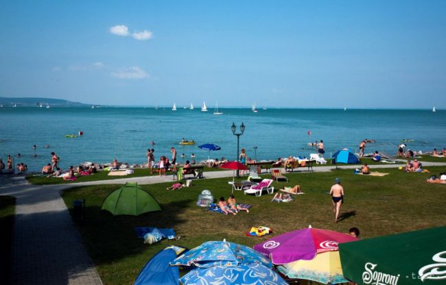 Na diaľnici smerom k Balatonu sa zrazilo päť áut, obete žiadne