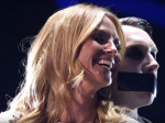 Video: Bláznivý mím si vystrelil z Heidi Klum a moderátora