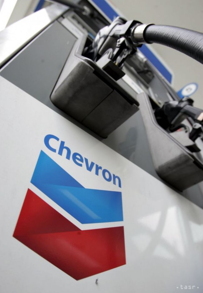 Chevron má stratu takmer 1,5 miliardy dolárov