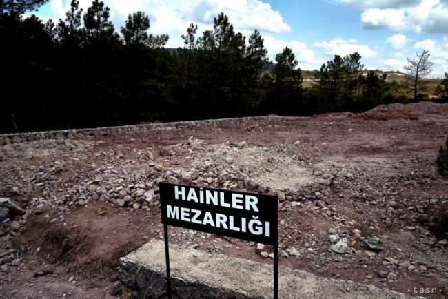 Turecko: Vo väzbe skončilo 17 novinárov, cintorín zradcov nebude
