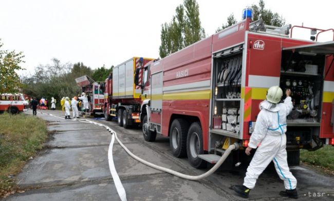 V Revúcej čerpali hasiči celé dopoludnie vodu zo zatopených domov