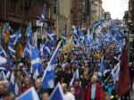 Tisícky Škótov sa v centre Glasgowa domáhali referenda o nezávislosti