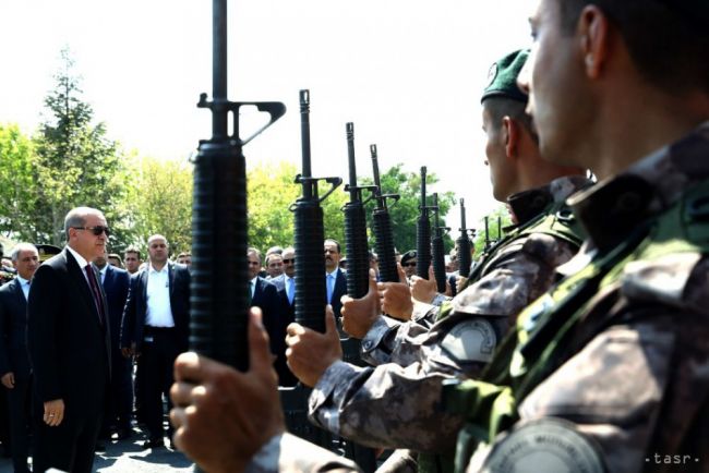 Erdogan chce, aby armádne velenie a tajná služba patrili pod jeho úrad