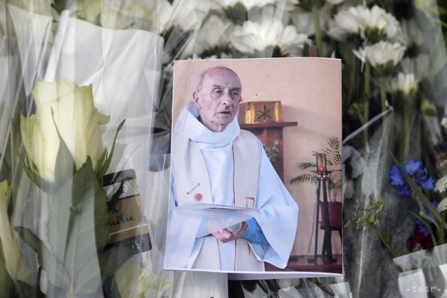 Vo Francúzsku sa spomínalo na zavraždeného kňaza