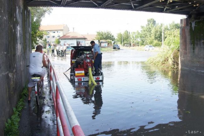 Na celom Slovensku úradovali búrky, hasiči zasahovali 365-krát