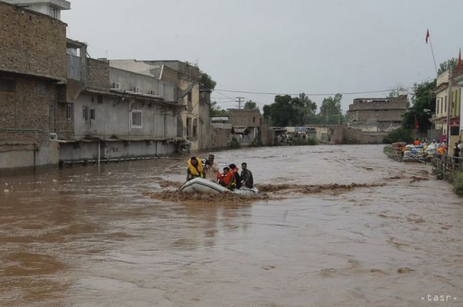 Počet monzúnových obetí v Indii stúpol na vyše 90