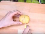 Video: Trik, aby sa jedlo neprichytilo na gril