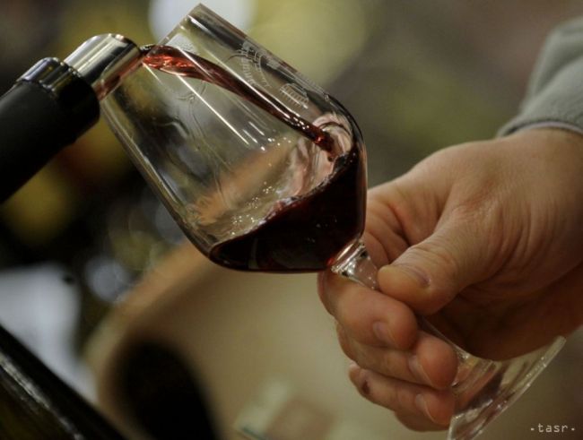 Červené víno pomáha v boji proti obezite, potvrdili slovenskí vedci