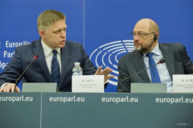 Juncker o portfóliu pre eurokomisára informoval Schulza a Fica