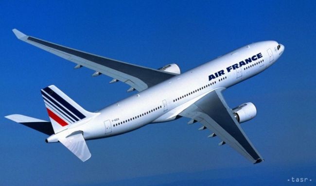 Týždenný štrajk palubného personálu stál Air France 90 miliónov eur