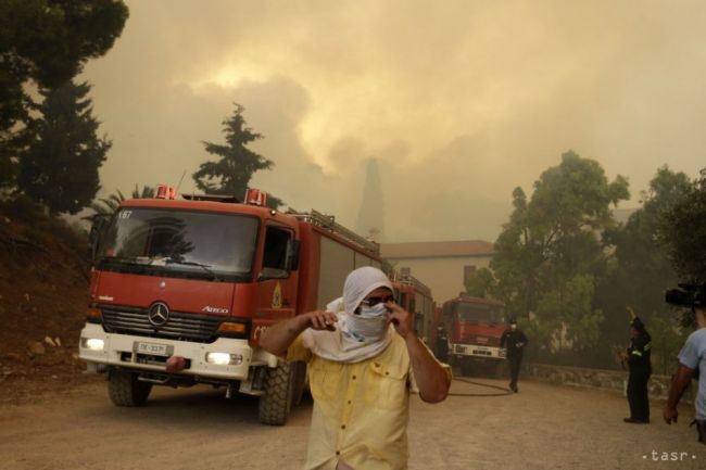 Grécky ostrov pustoší požiar. Živel už neohrozuje obývané oblasti